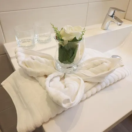 Haus Oevern Diek 1 A 아파트 부숨